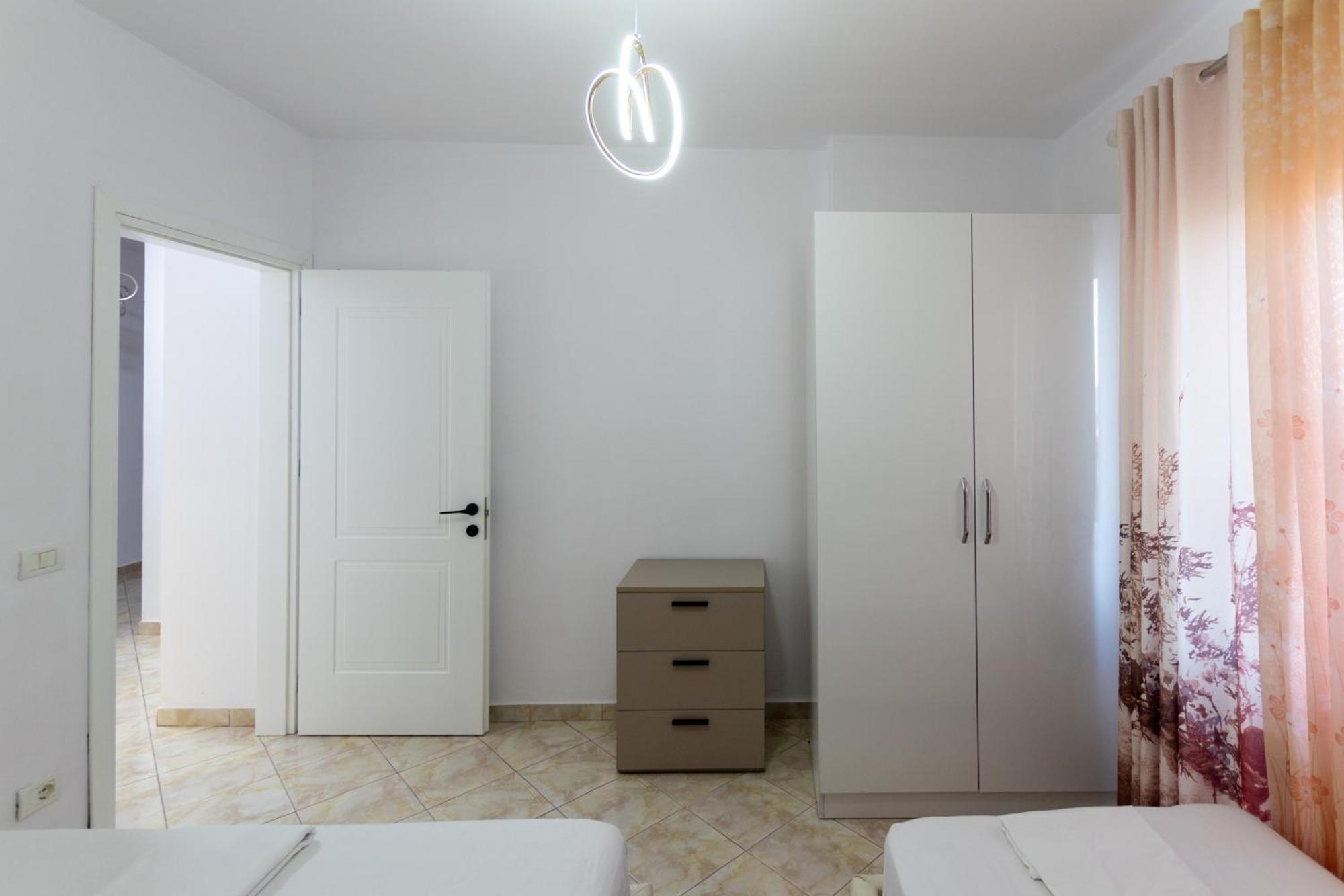 Spacious 2 Bedroom Apartment In Durres Beach Екстериор снимка