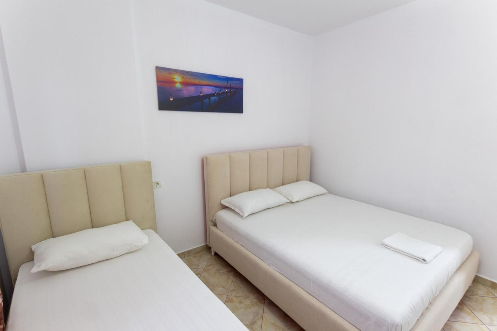 Spacious 2 Bedroom Apartment In Durres Beach Екстериор снимка